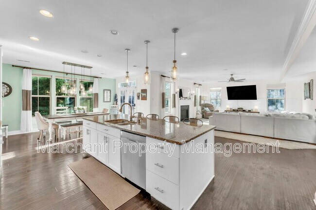Building Photo - 4 Woodland Chase Ct