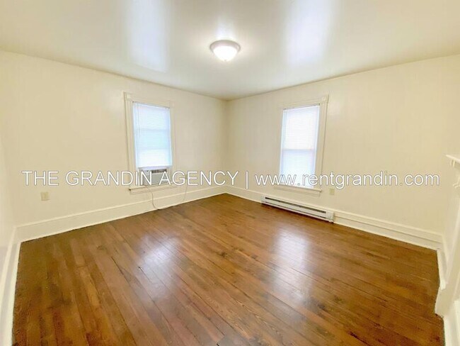 Building Photo - 909 13th St SE