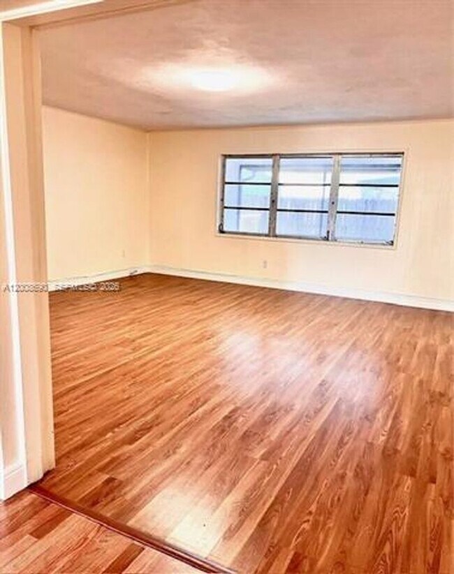 Building Photo - 10881 N Snapper Creek Dr