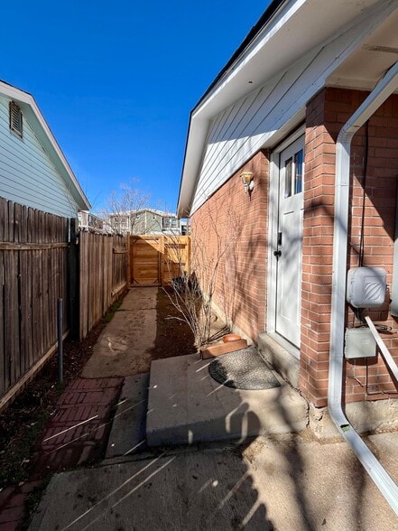 Building Photo - 3732 S Irving St