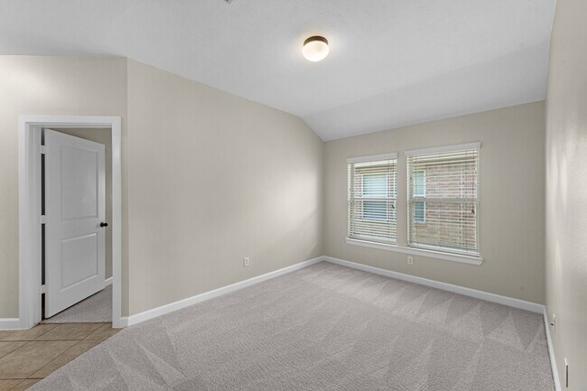 Building Photo - 4014 Pinecrest Hollow