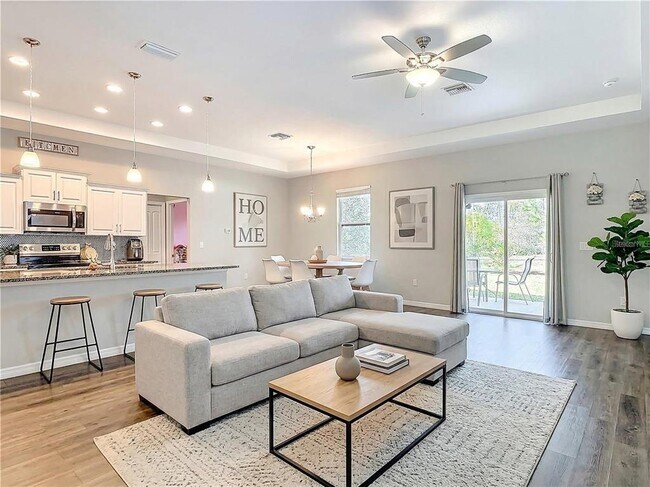 Building Photo - 1680 5th Ave