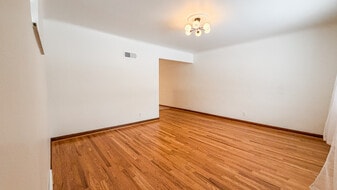 Building Photo - 5819 Jamieson Ave