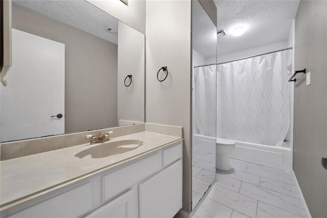 Building Photo - 23111 Red River Dr