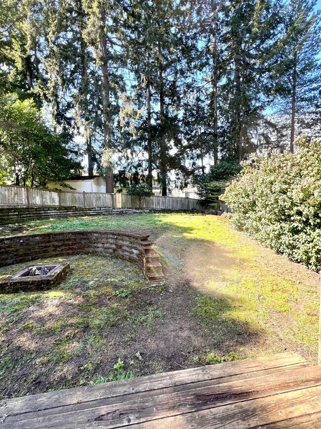 Building Photo - Charming 3-Bed, 3-Bath Home with Bonus Roo...