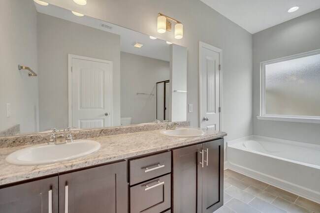 Building Photo - 486 Thorp Circle