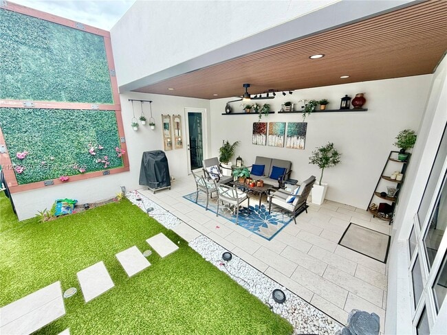 Building Photo - 6415 NW 105th Ct