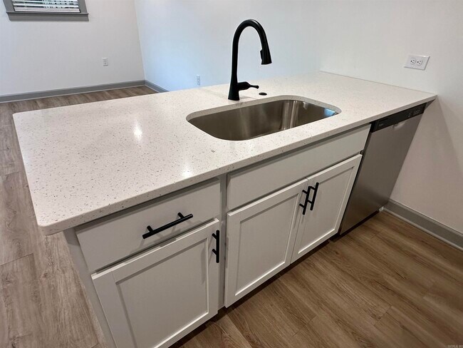 Building Photo - 501-Apt9 E 21st St