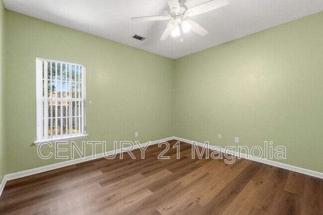 Building Photo - 790 Prairie Ln