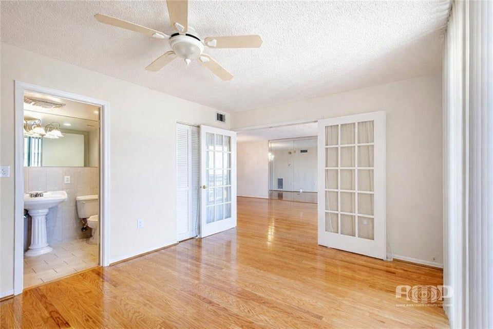 Building Photo - 3100 NE 48th St