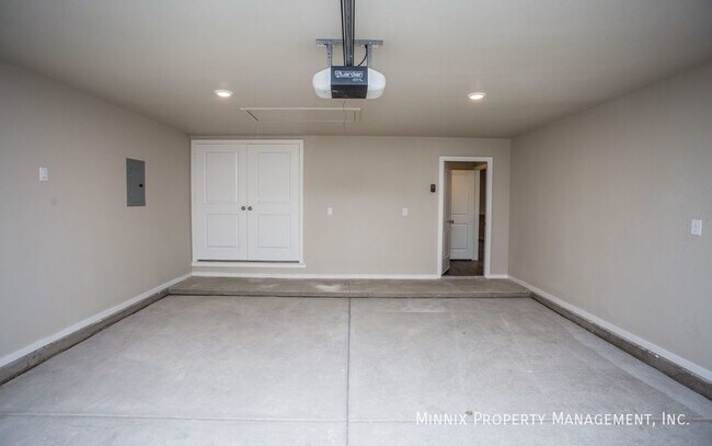 Building Photo - 2113 N. Ave. L-