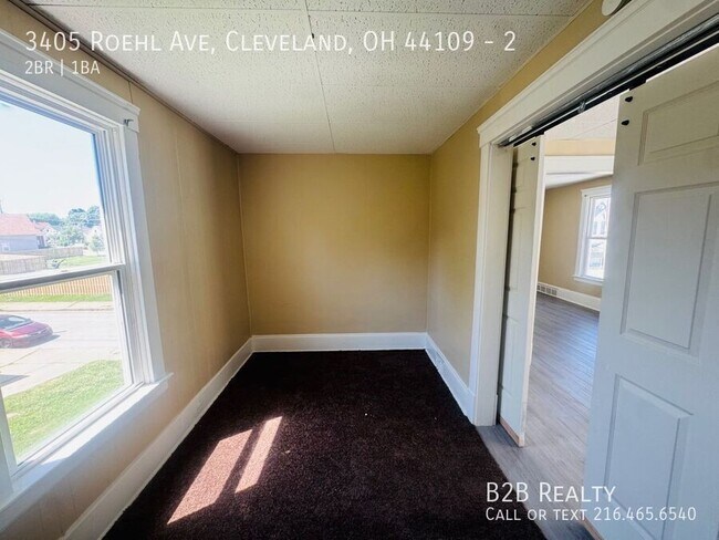 Building Photo - 3405 Roehl Ave