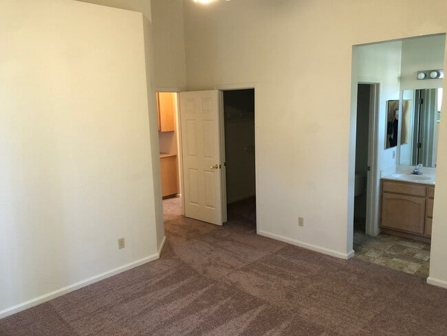 Building Photo - Woodcreek Oaks home - three bedroom
