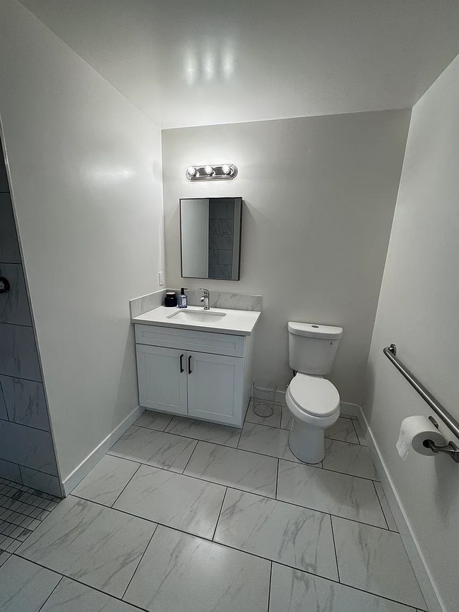 Building Photo - 5511 San Francisco Blvd