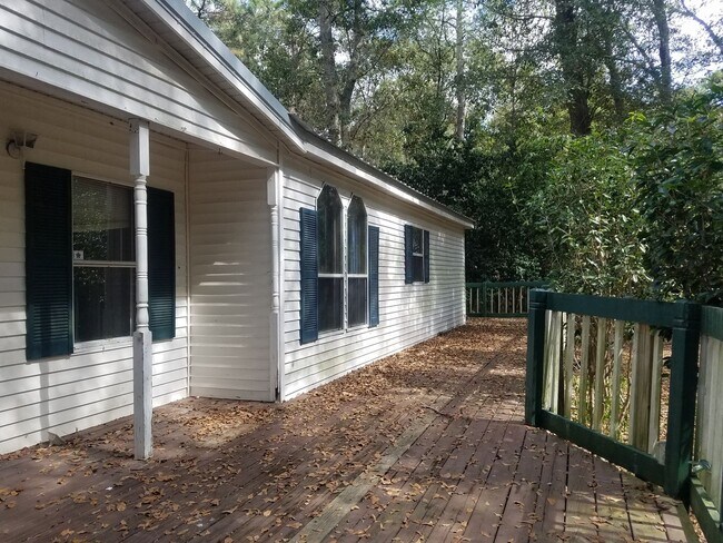 Building Photo - AFFORDABLE 3 BED 2 BATH NEWLY REMODELED