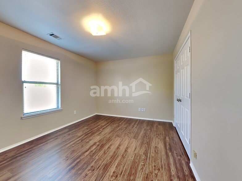 Building Photo - 2847 Park Springs Dr