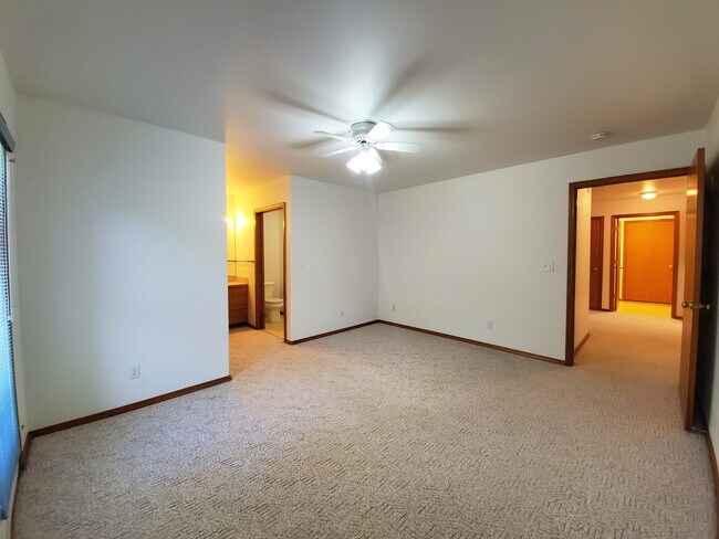 Building Photo - 810 S Dawes St