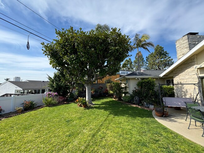 Building Photo - Charming, peaceful and updated Ladera Heig...