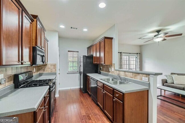 Building Photo - 2296 Leicester Way SE