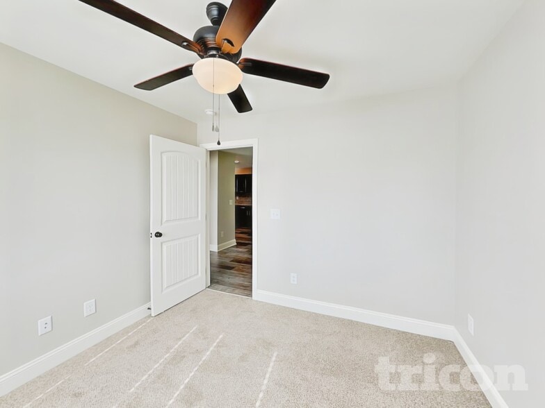 Building Photo - 492 Woodtrace Dr