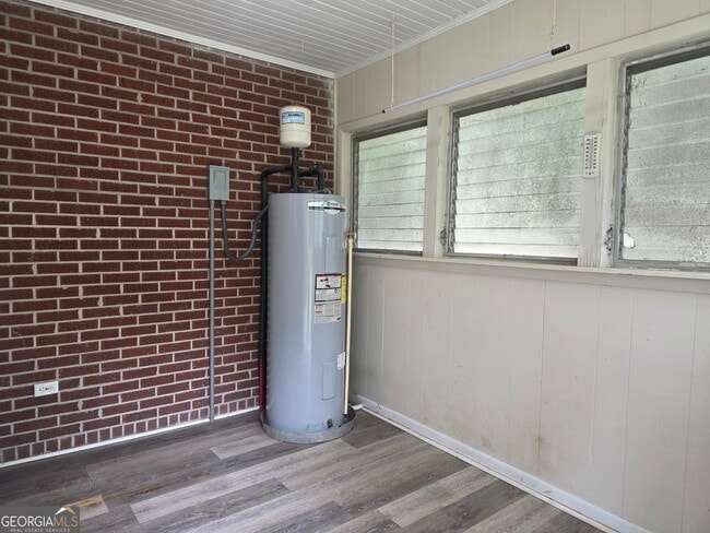 Building Photo - 583 Mill Pond Rd