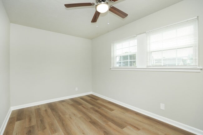 Building Photo - 913 Avenue M