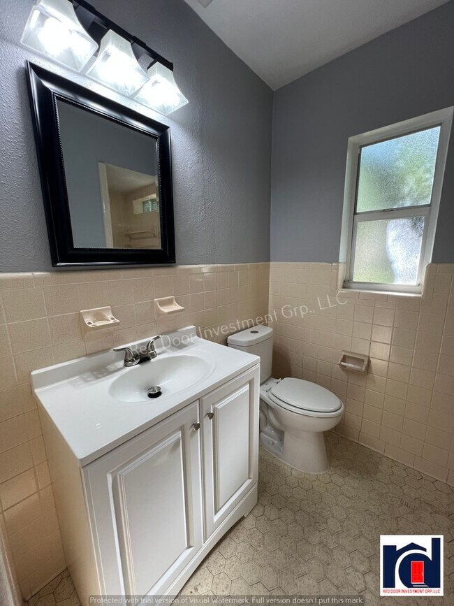 Building Photo - Michigan Ave Duplex