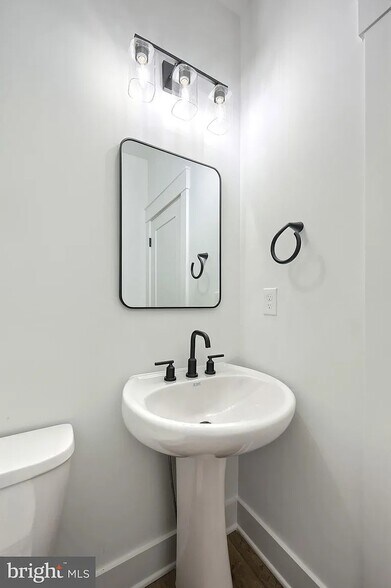 Building Photo - 1024 Trinity Rd