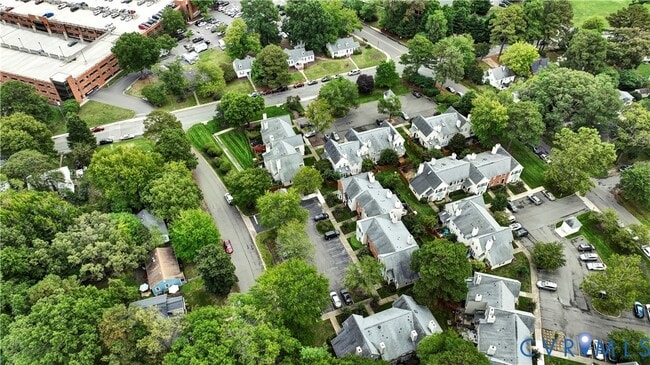Building Photo - 6100 Hampstead Ave