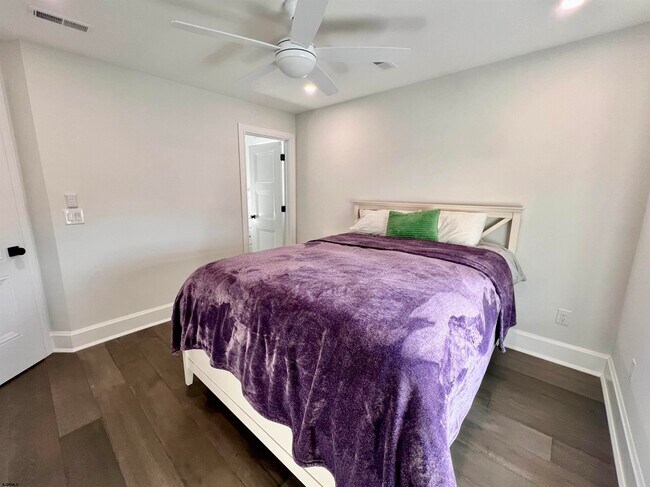 Building Photo - 16 A S Fredericksburg Ave