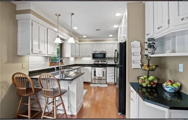 Building Photo - 14838 Kendall Ct