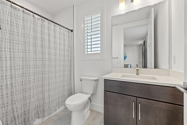 Building Photo - 320 15th St N