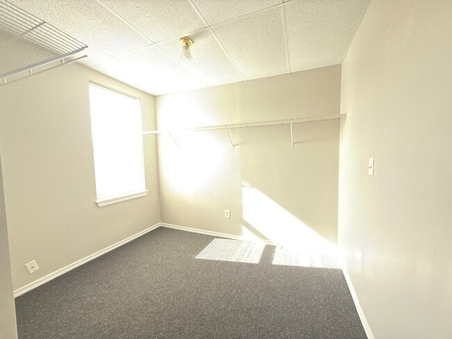 Building Photo - Three Bedroom Home In Baltimore