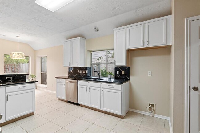 Building Photo - 10326 N Laurel Branch Dr