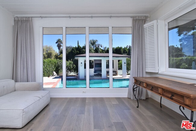 Building Photo - 4678 White Oak Ave