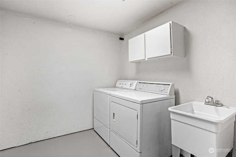 Building Photo - 235 S 124th St