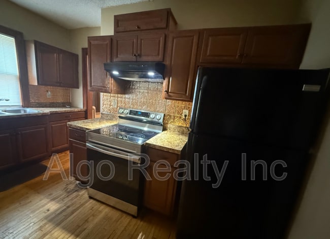 Building Photo - 2646 Dupont Ave N