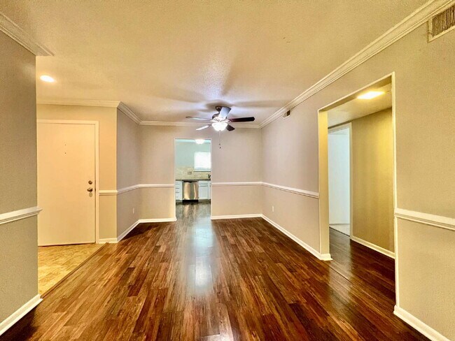 Building Photo - CONDO MINUTES FROM SouthParK!
