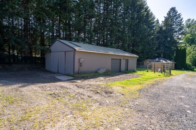 Building Photo - Rare 6 Bedroom Country Ranch Home – Dream Come True!