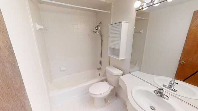 Building Photo - 1712 Traver Rd