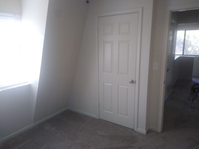 Building Photo - 2 Bedroom Single Family Home in Loomis-Bring your Animals!