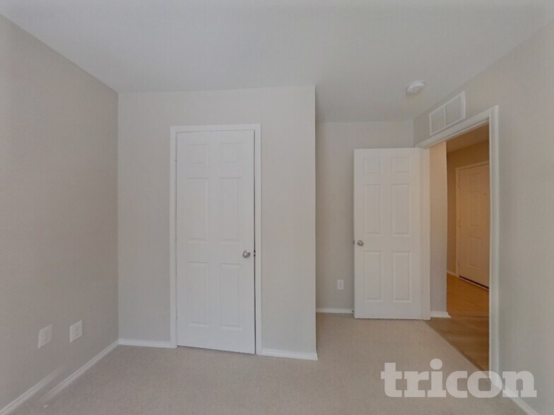 Building Photo - 9921 Amosite Dr