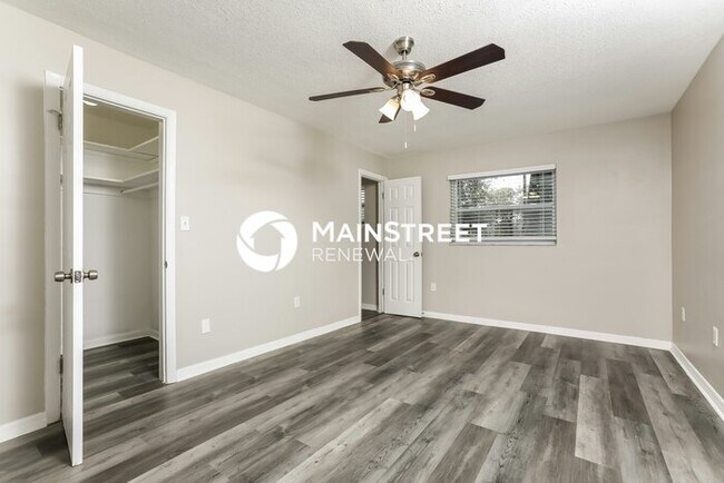 Building Photo - 4 Bedroom Pet-Friendly Home in ORLANDO, FL with Main Street Renewal