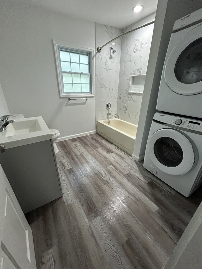 Building Photo - 2021 Hudson St