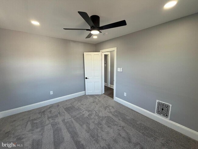 Building Photo - 124 W Butler Pike