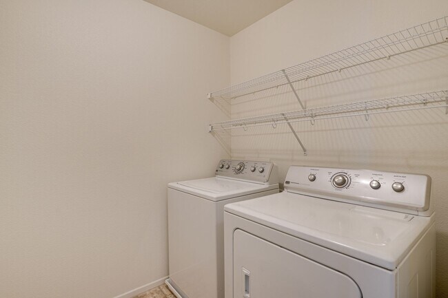 Building Photo - Charming 3-Bedroom Townhome in 89044 with Gated Porch, Walk-In Pantry & Spacious Primary Suite