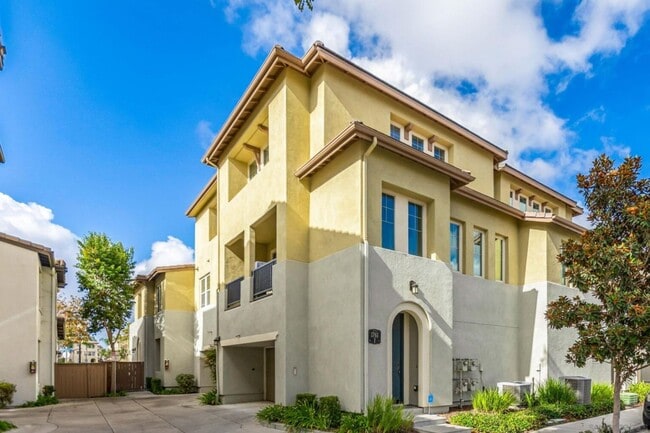 Primary Photo - Spacious 2-Bedroom, 2-Bath Modern Home Loc...