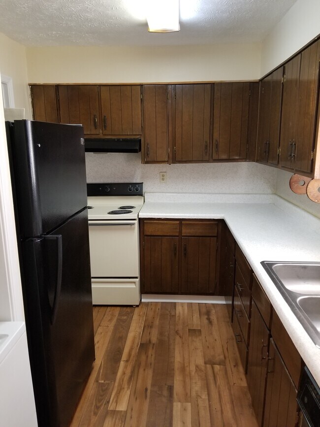 Building Photo - 1388 Wood Cir S