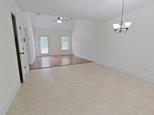 Building Photo - 528 Scenic Dr