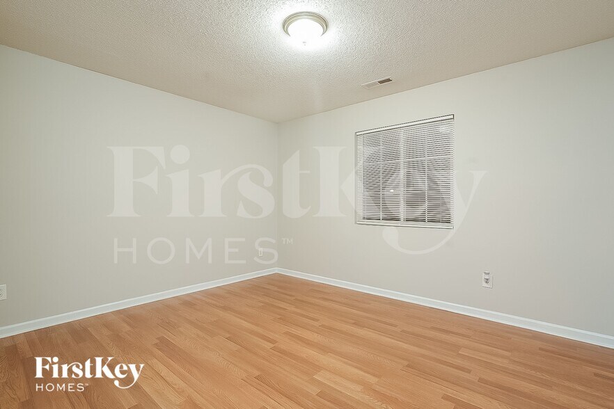 Building Photo - 5701 Yachtsman Ct